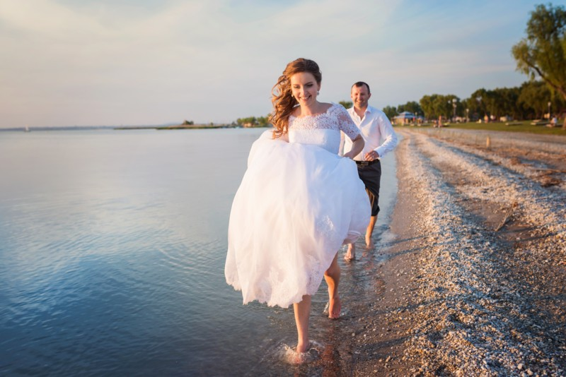 Illustration for article titled A Hawaiian Destinatiomn Wedding is Surprisingly Affordable